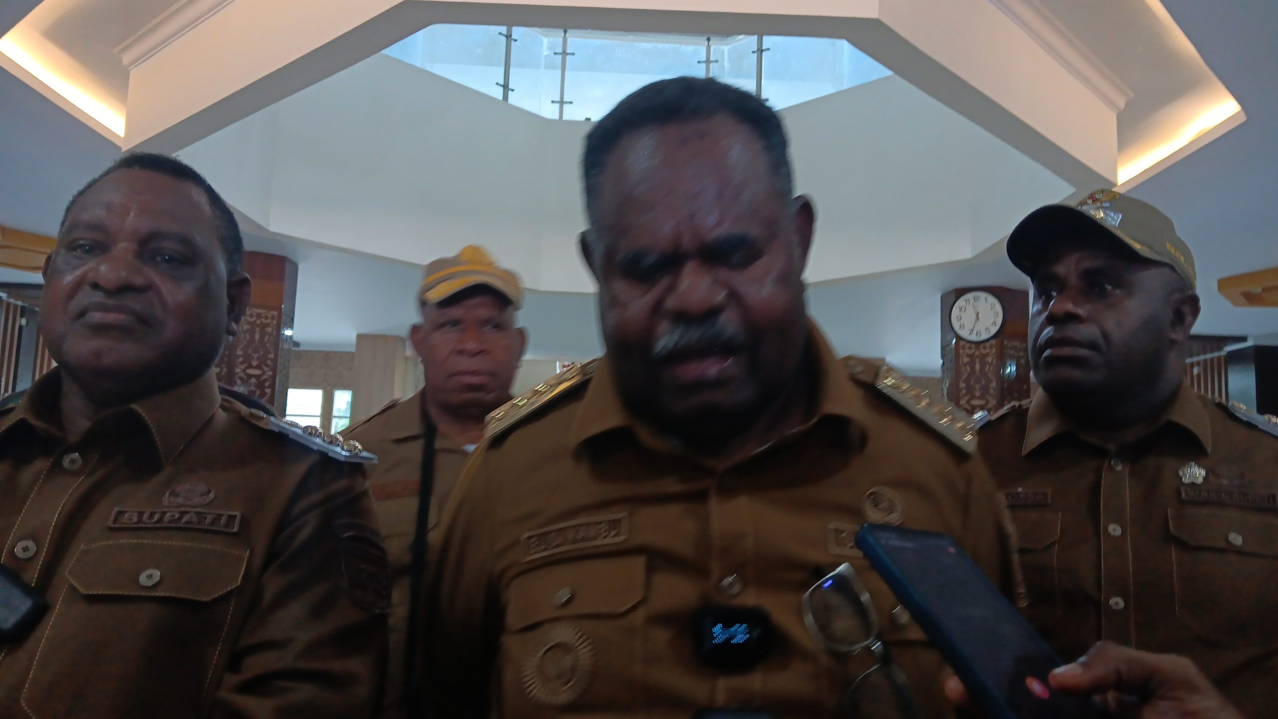 Gubernur Papua Barat Daya Elisa Kambu, resmikan Samsat Maybrat, Senin (23/06/2025)