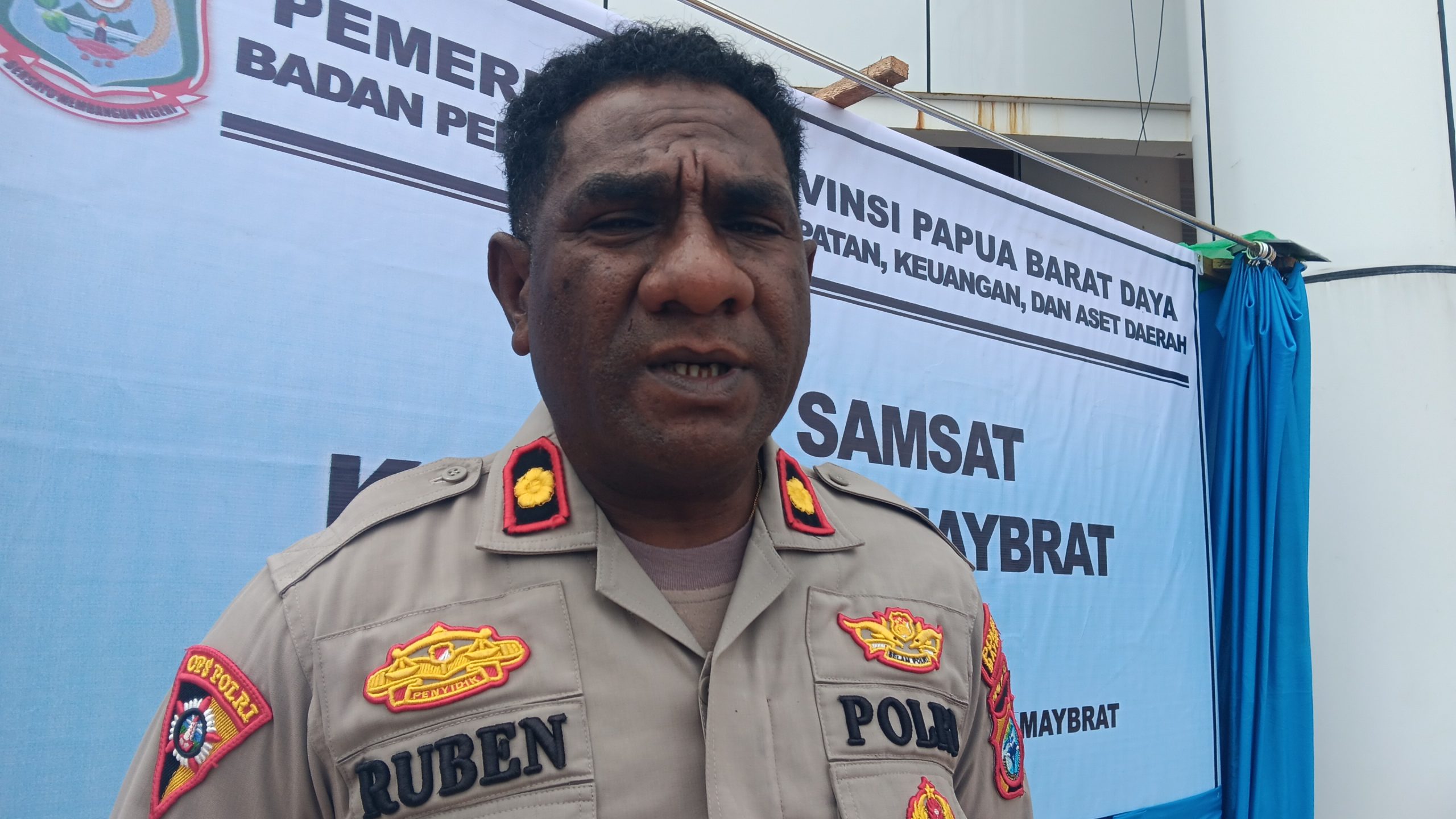 Kapolres Maybrat KOMPOL Ruben Obet Kbarek,S.I.K, Senin (23/06/2025)